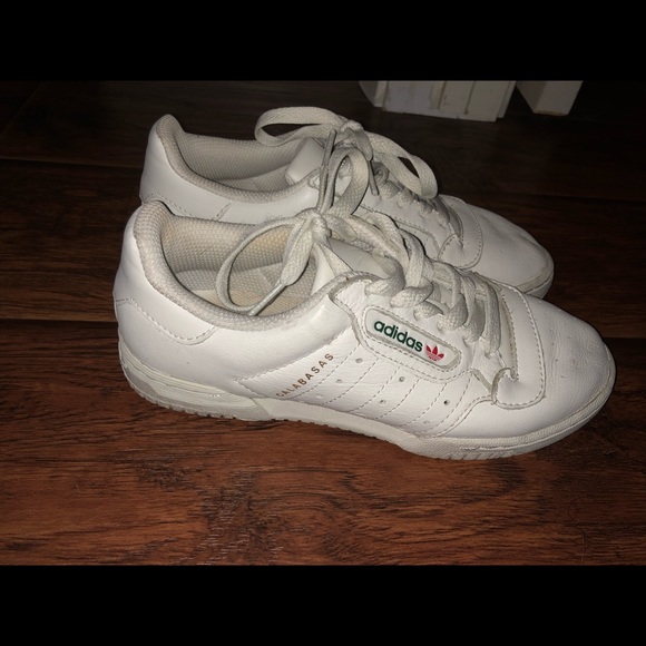 Adidas calabasas blancas hotsell